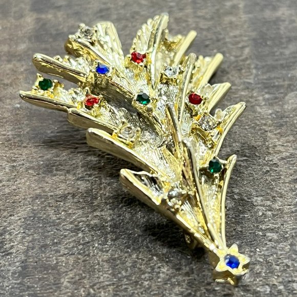 Vintage Beautiful Gold Tone and Rhinestone Jeweled Christmas Tree Brooch - Picture 7 of 10